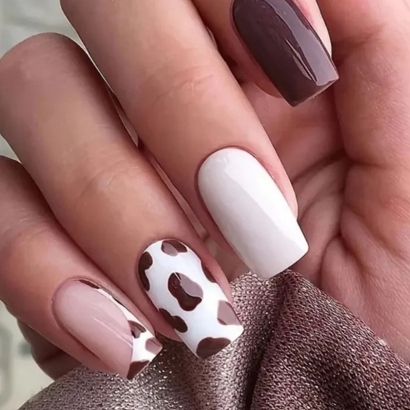 24 Pieces Fake Press On Nails - Picture 1 of 5